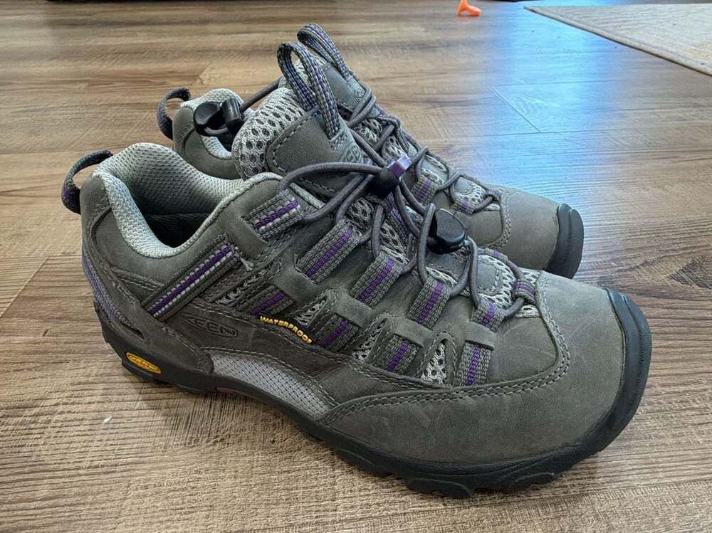 Keen Alamosa Waterproof Hiking Shoes Women's Size 4 Gray and Purple